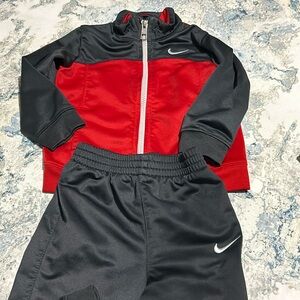 Nike Boys 2 Pc Tracks Black / Red Jacket/Pants Sz 18 M